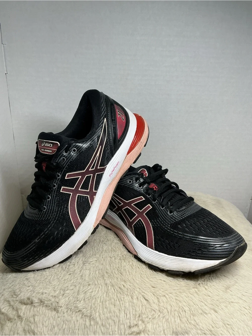 ASICS GEL-Nimbus 21 Women’s Running Shoes  Size 9 Black/Laser Pink  1012A156 EUC